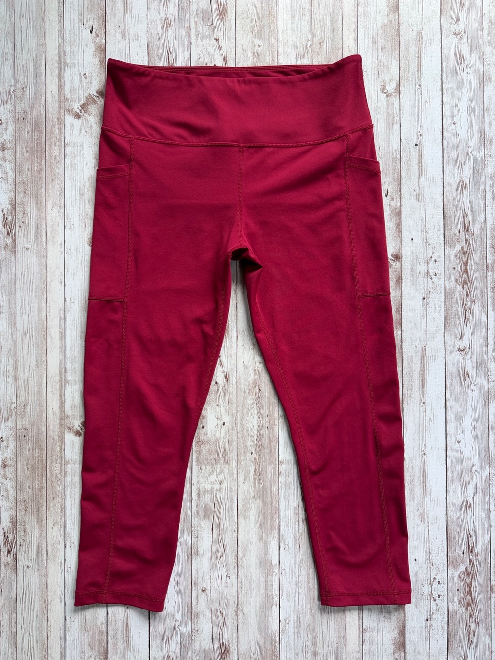 CVG Constantly Varied Gear Burgundy Active Capri Leggings sz Medium Pockets Run